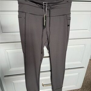 HALARA Gray and White Striped Leggings